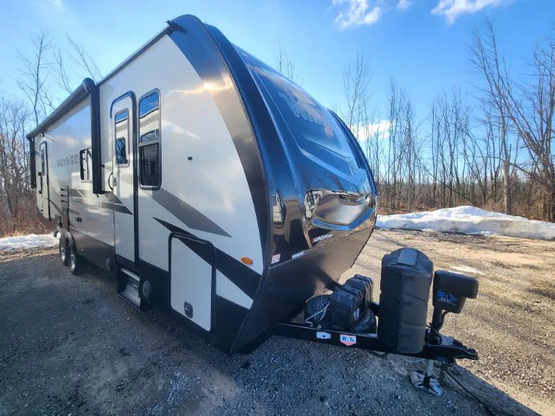 2022 Winnebago Voyage 2831RB - Photo 2