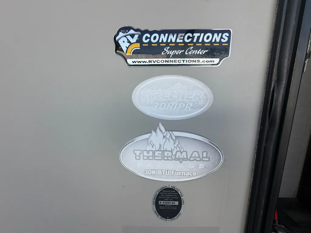 2019 Keystone Premier 30RIPR, Photos photo 23