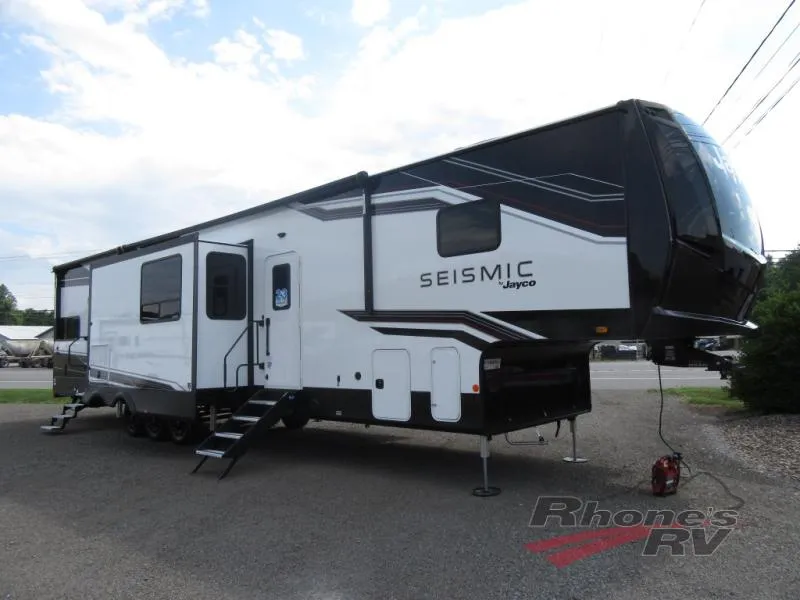 2027 Jayco Seismic 399 - Photo 2