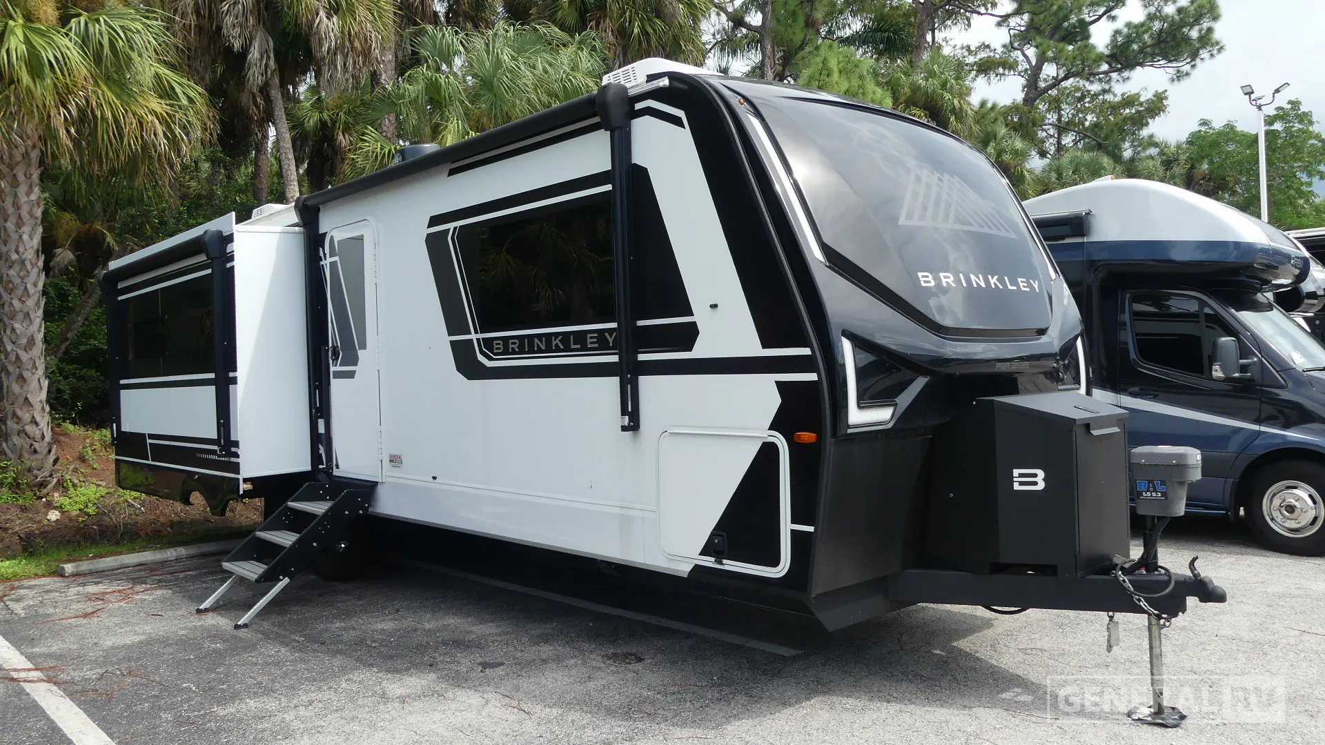 2025 Brinkley Model Z AIR 285