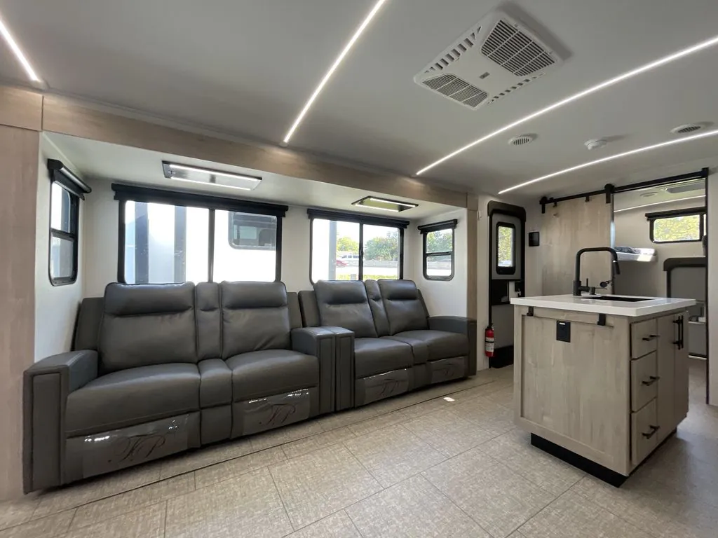 2026 Grand Design Imagine 3210BH, Photos photo 9
