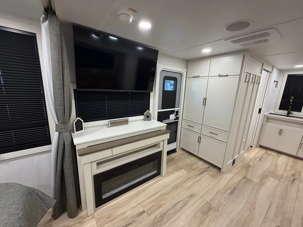 2026 Brinkley Model I 235, Photos photo 10