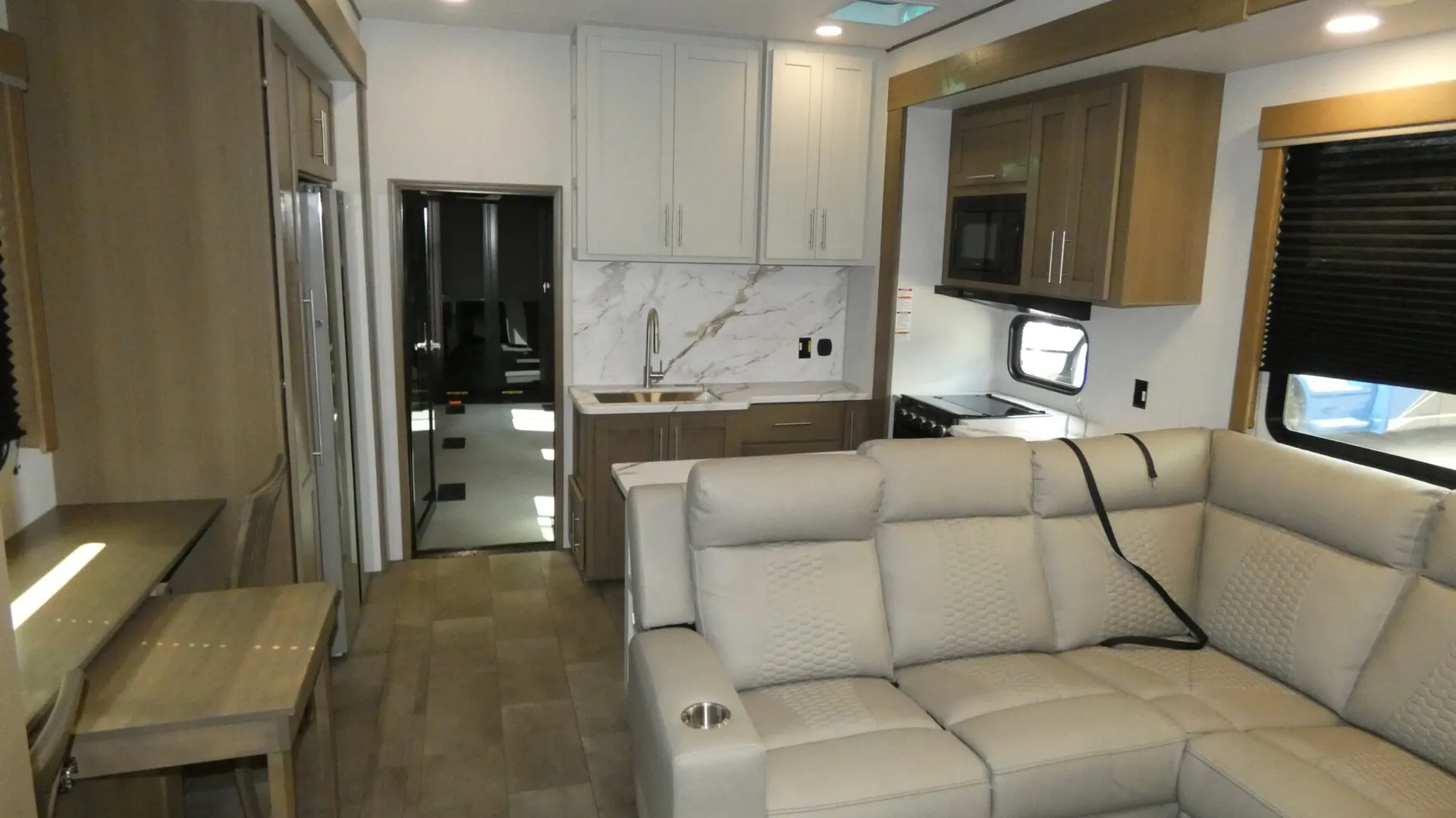 2026 Keystone Impact 422 - Photo 3