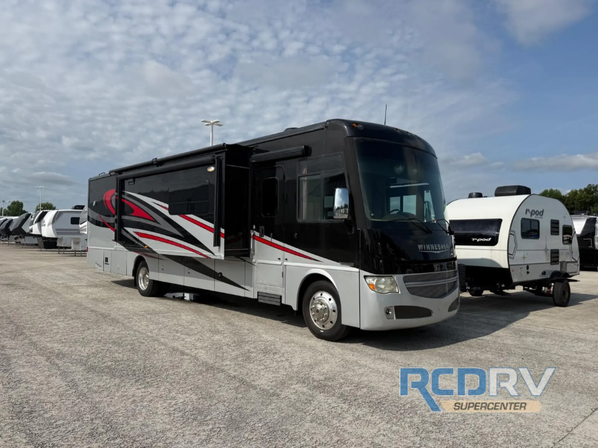 2015 Winnebago Adventurer 38Q - Photo 2