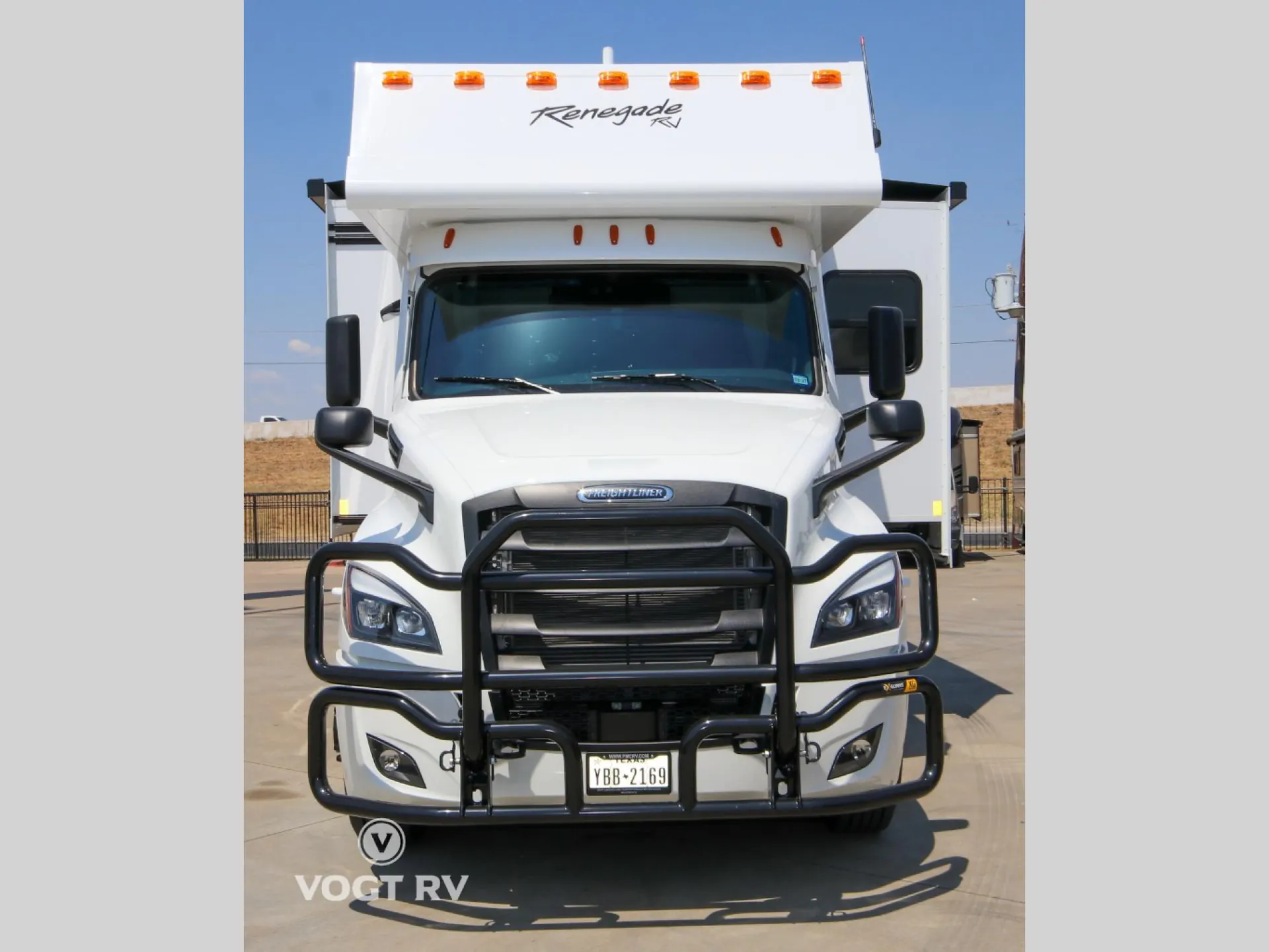 2025 Renegade RV Classic 45CMR - Photo 3