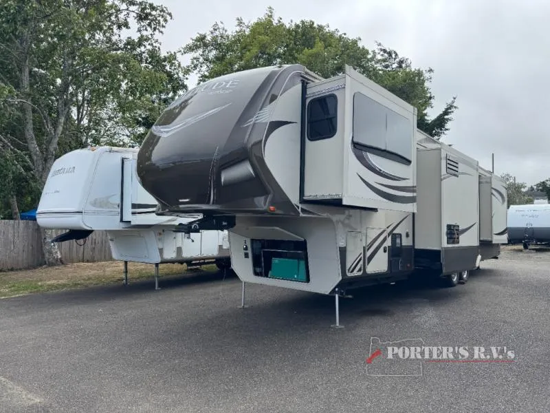 2016 Grand Design Solitude 379FL - Photo 2