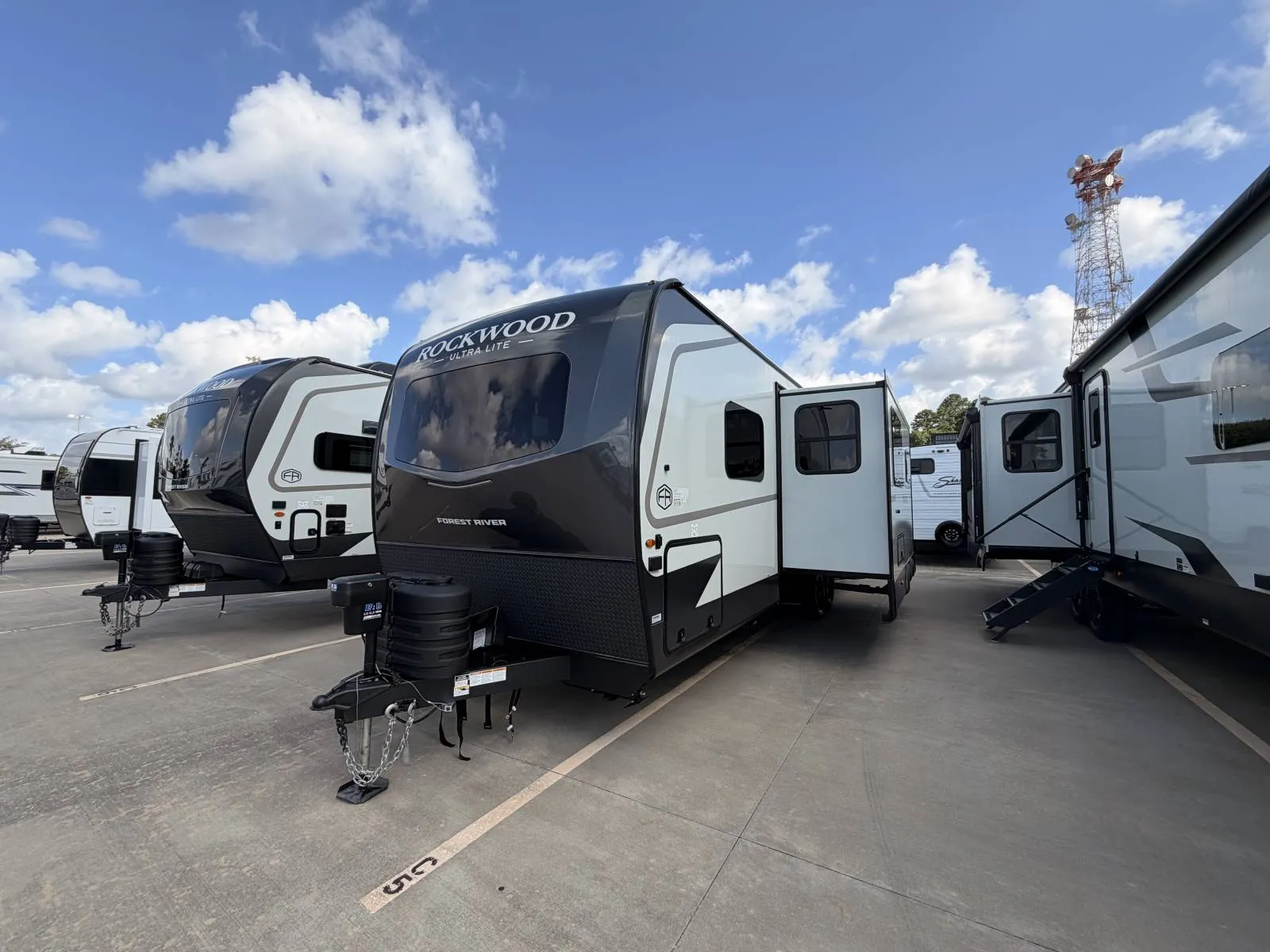 2027 Forest River Rockwood Ultra Lite 2706BH - Photo 2