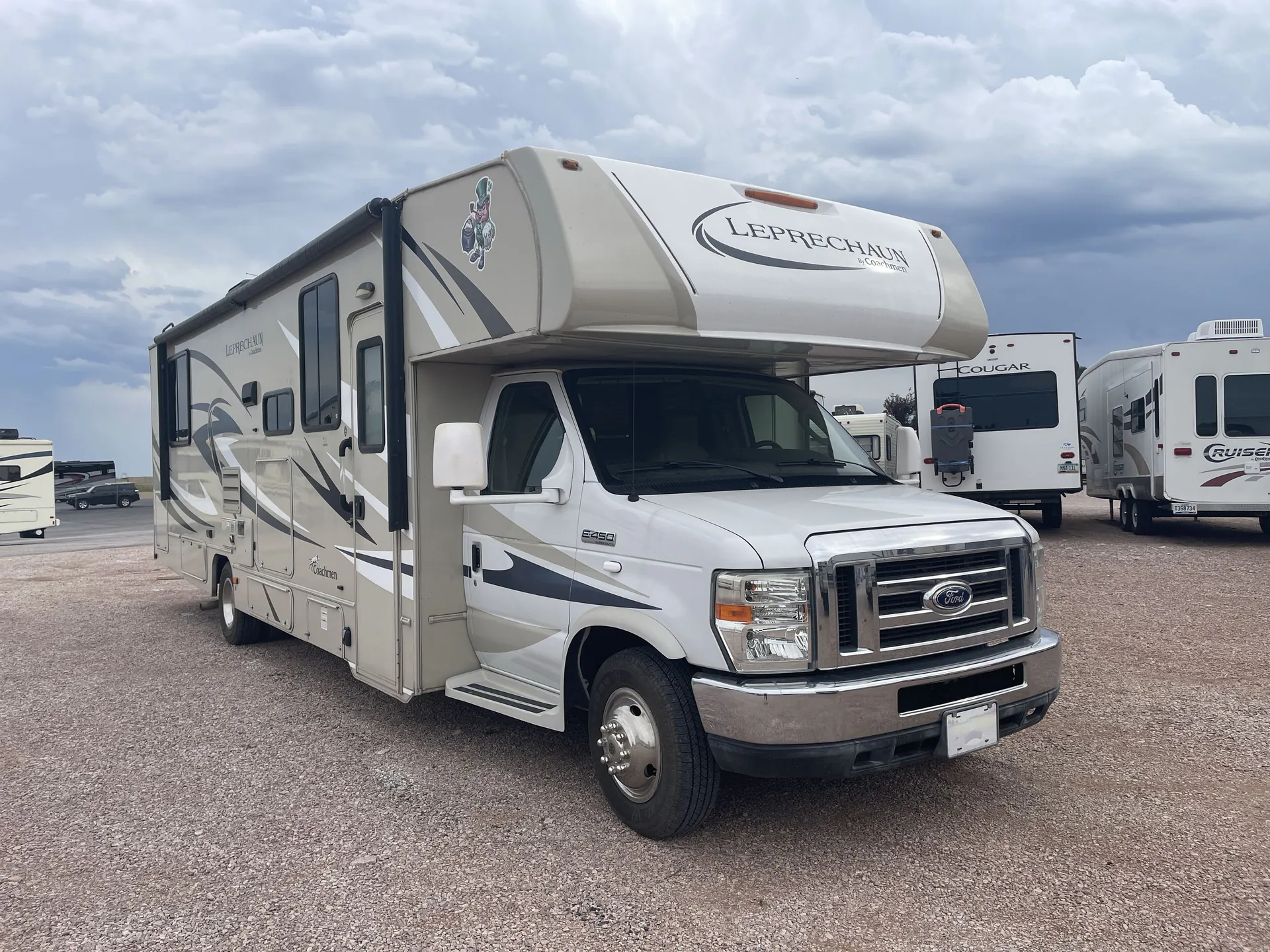 2015 Coachmen Leprechaun 319DS - Photo 2