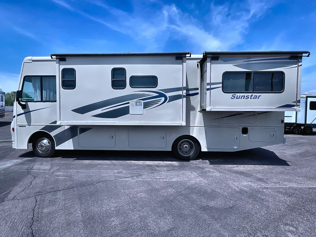 2018 Winnebago Sunstar 27P, Photos photo 6