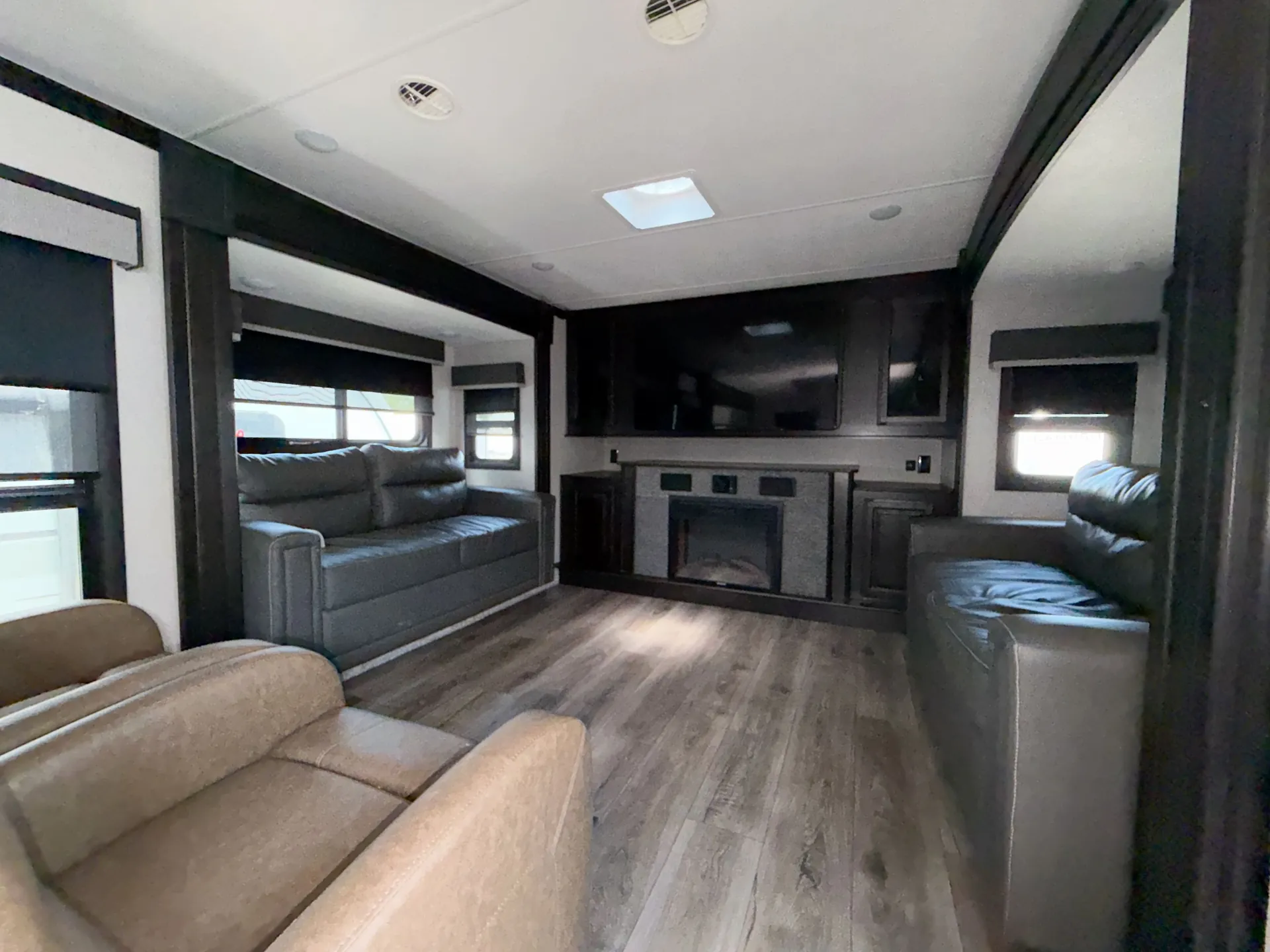 2021 Highland Ridge Open Range 373RBS — living area main