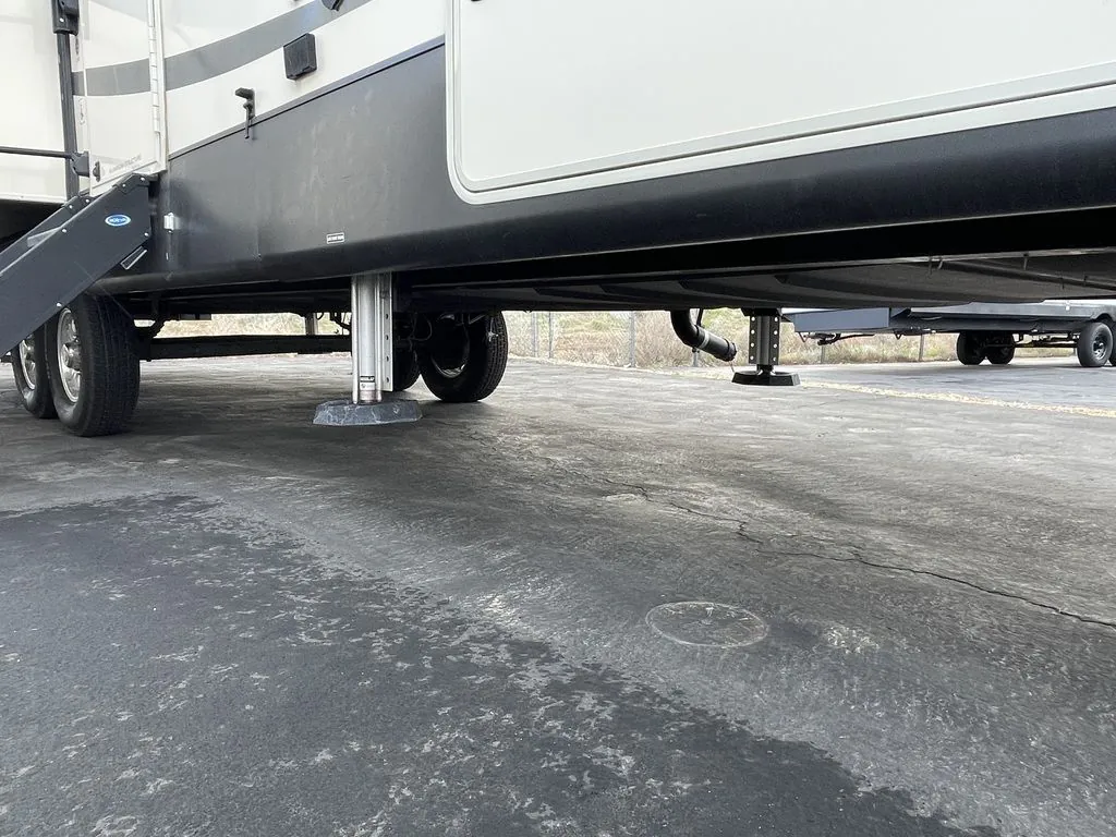 2018 Forest River Cedar Creek Silverback 35IK - Photo 4