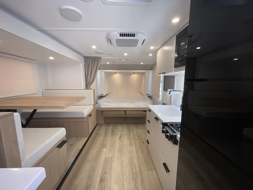 2027 Winnebago Micro Minnie 2108DS, Photos photo 7
