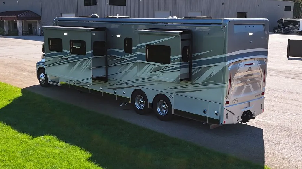2024 Renegade RV XL X45BBC - Photo 3