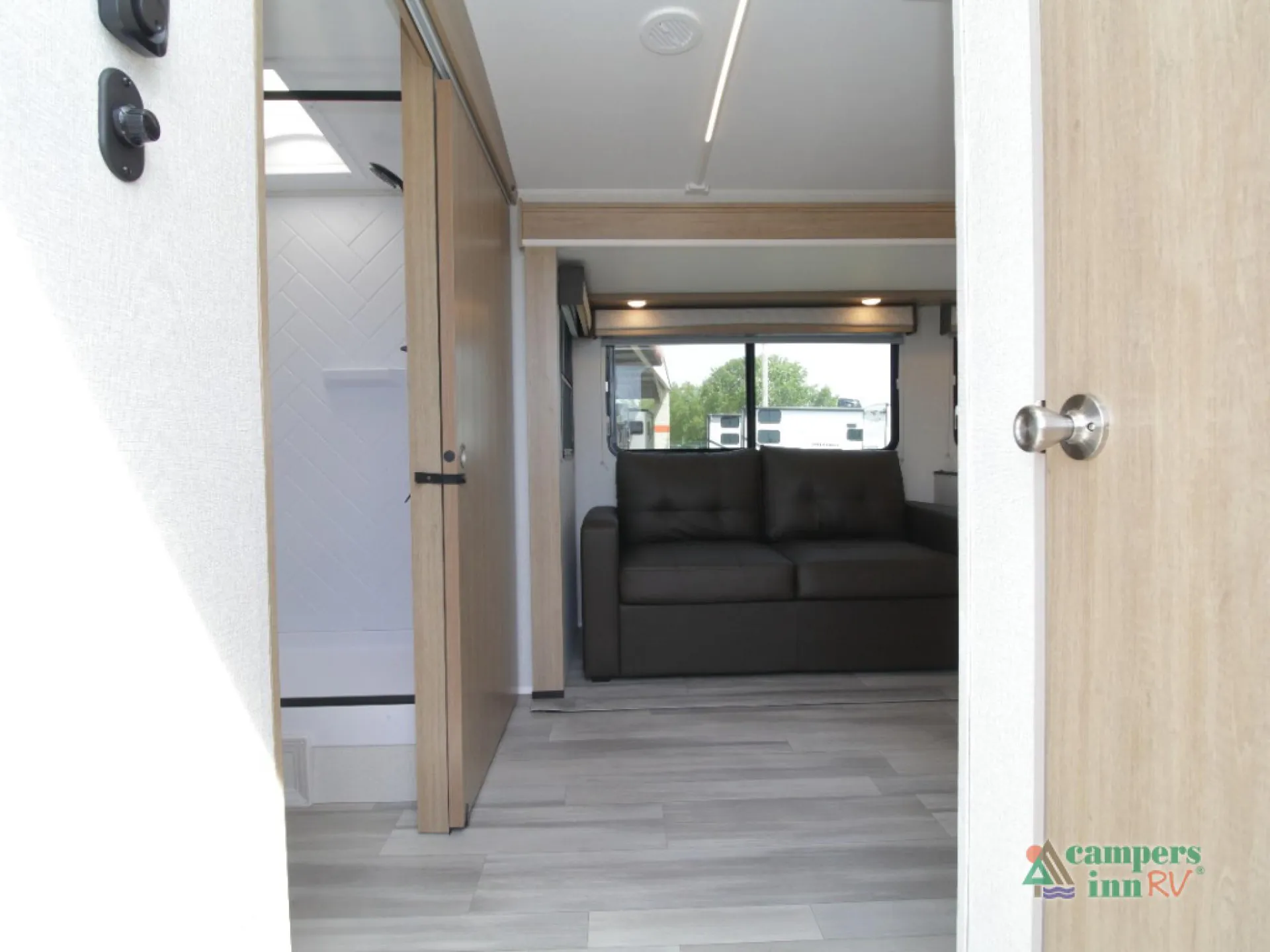2025 Cruiser RV Embrace EL26RB - Photo 4