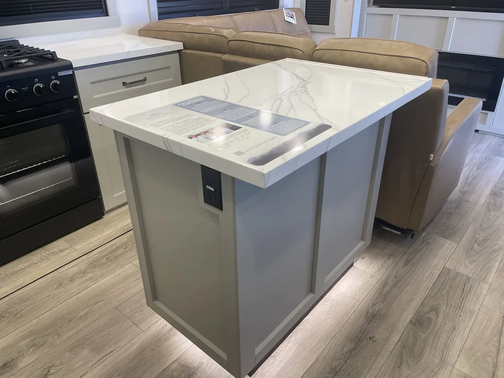 2026 Brinkley Model G 3950, Photos photo 17