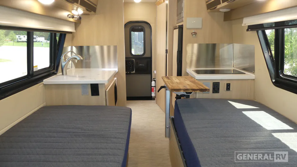 2025 Chinook RV Summit SS, Photos photo 2