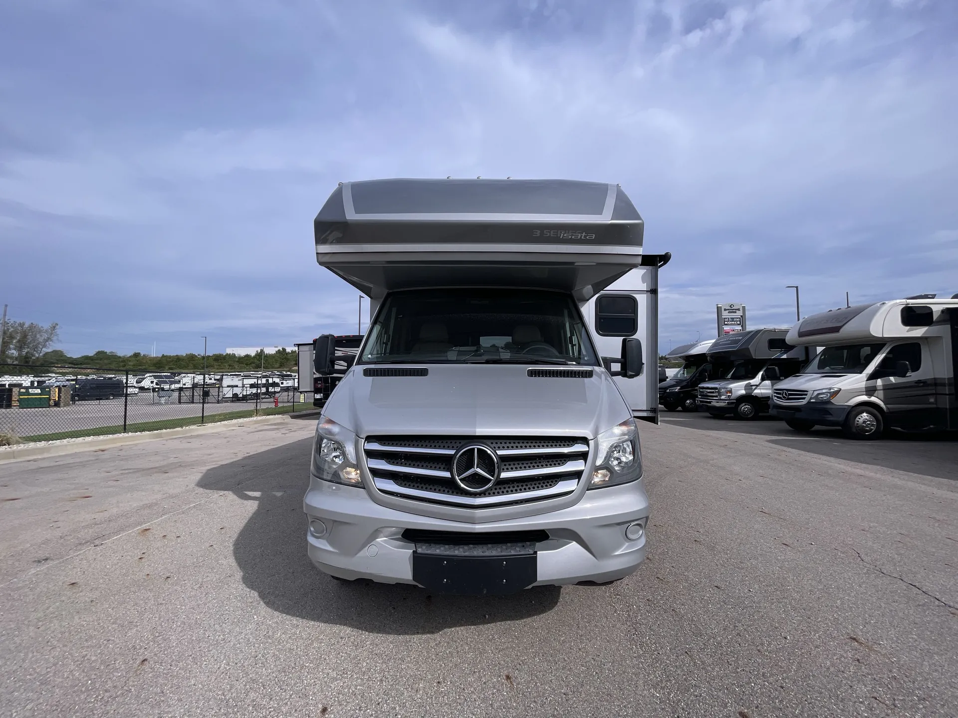 2019 Dynamax Corp Isata 3 Series 24CB — front