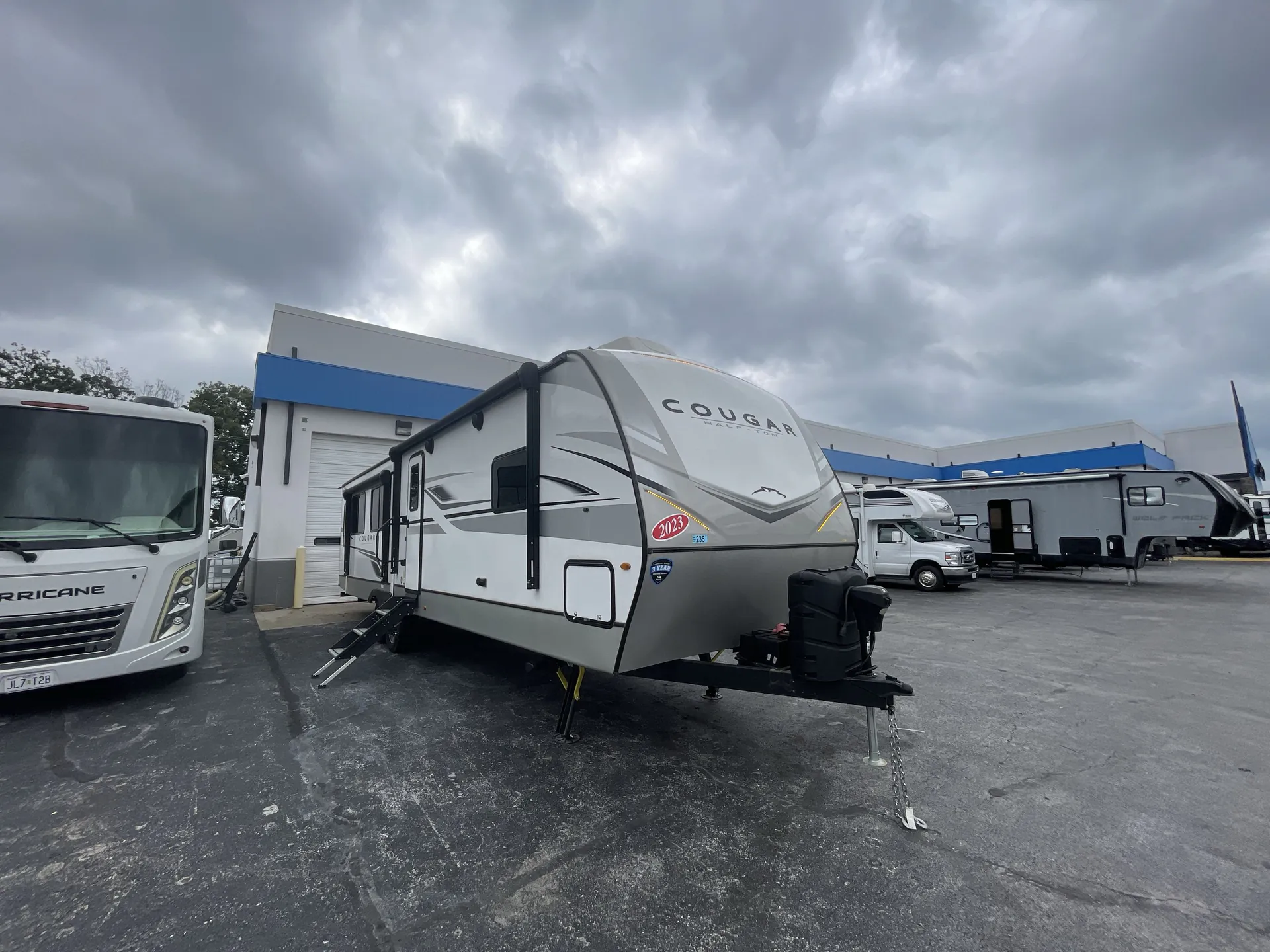 2023 Keystone Cougar Half-Ton 33RLI - Photo 2