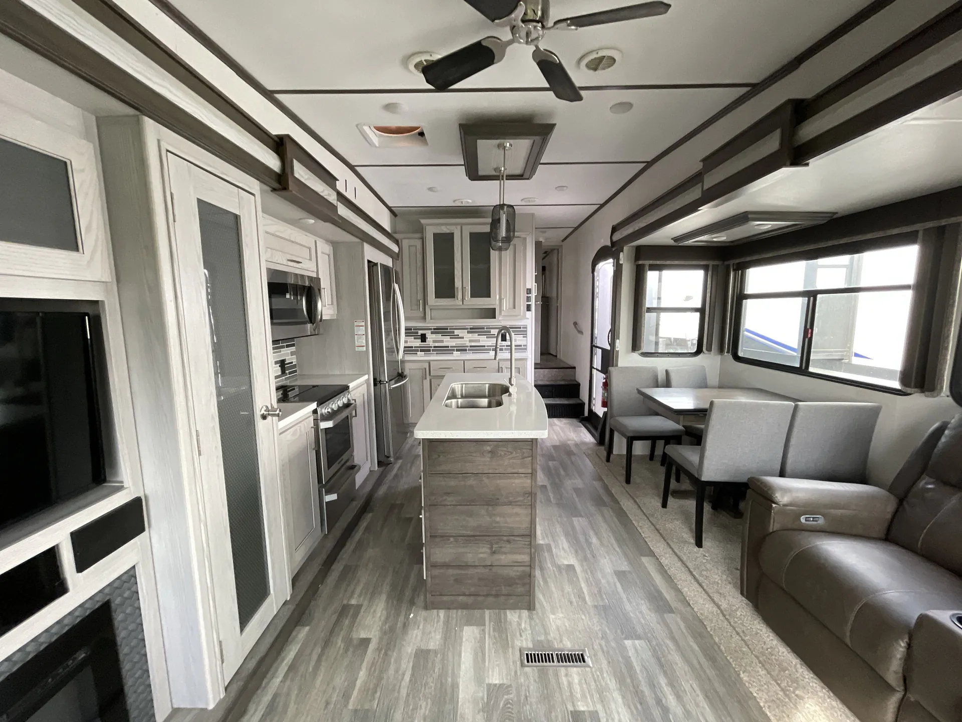 2020 Keystone Montana High Country 331RL — living area main
