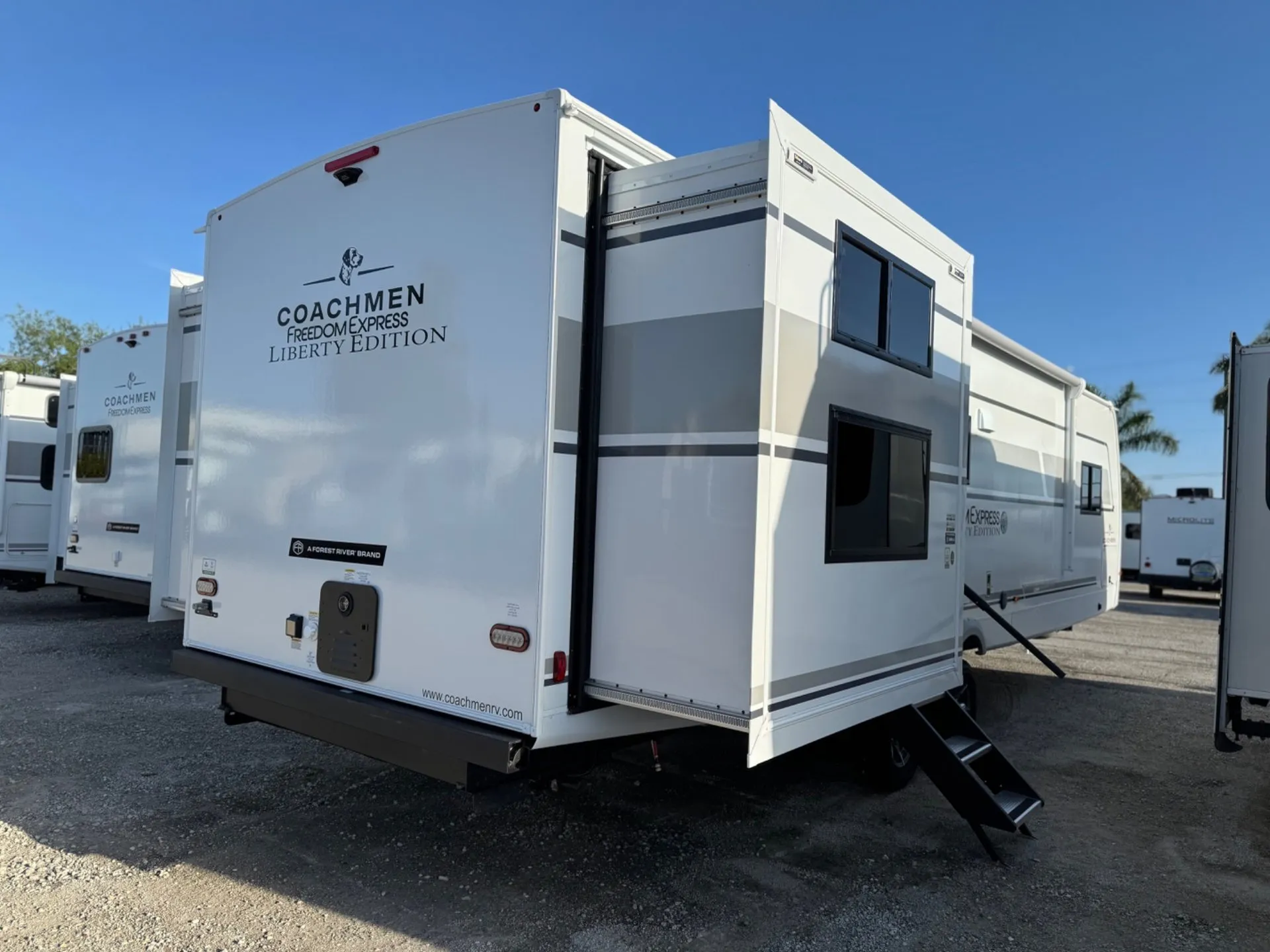 2026 Coachmen Freedom Express Ultra Lite 330BHDS - Photo 4