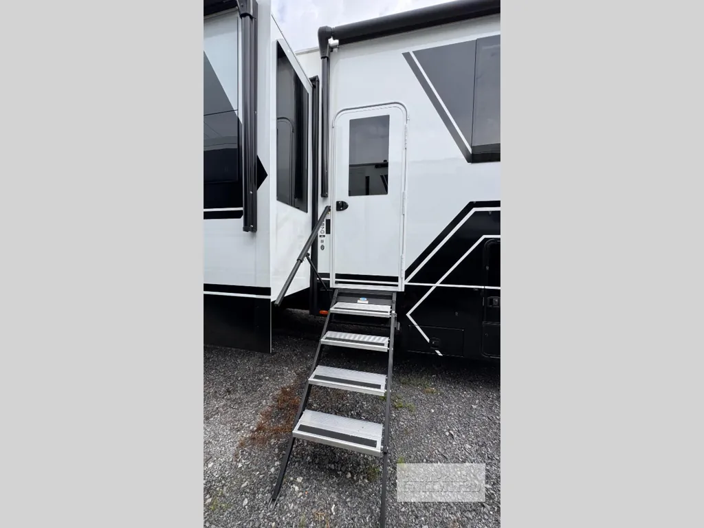 2026 Brinkley Model G 3970, Photos photo 5
