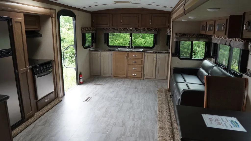 2017 KZ RV Spree S303RL - Photo 2