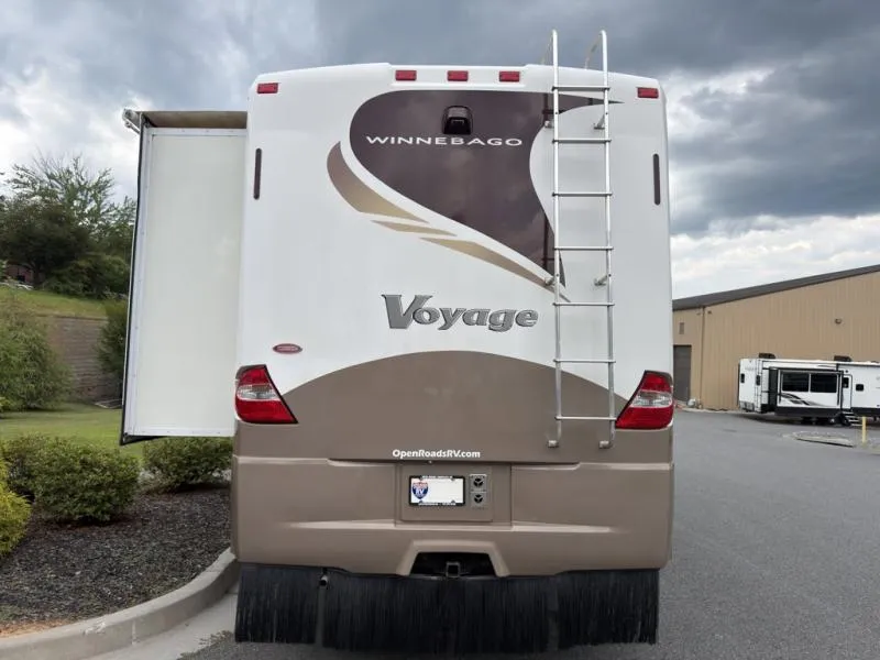 2007 Winnebago Voyage 38J - Photo 4