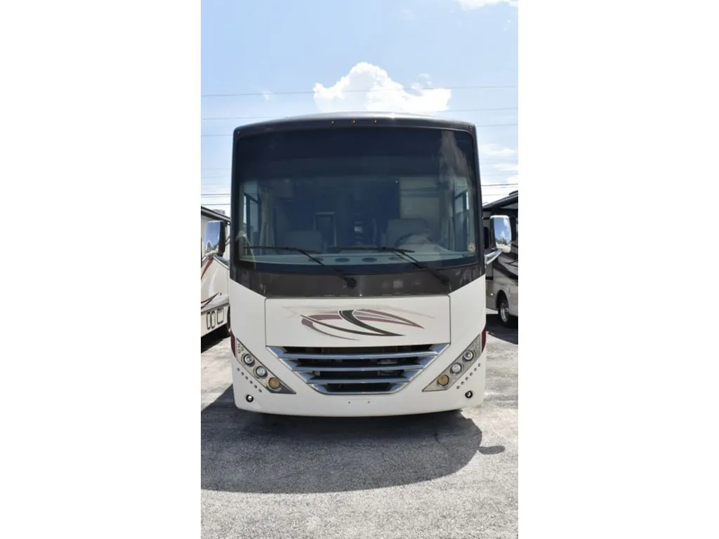 2020 Thor Motor Coach Hurricane 33X - Photo 3