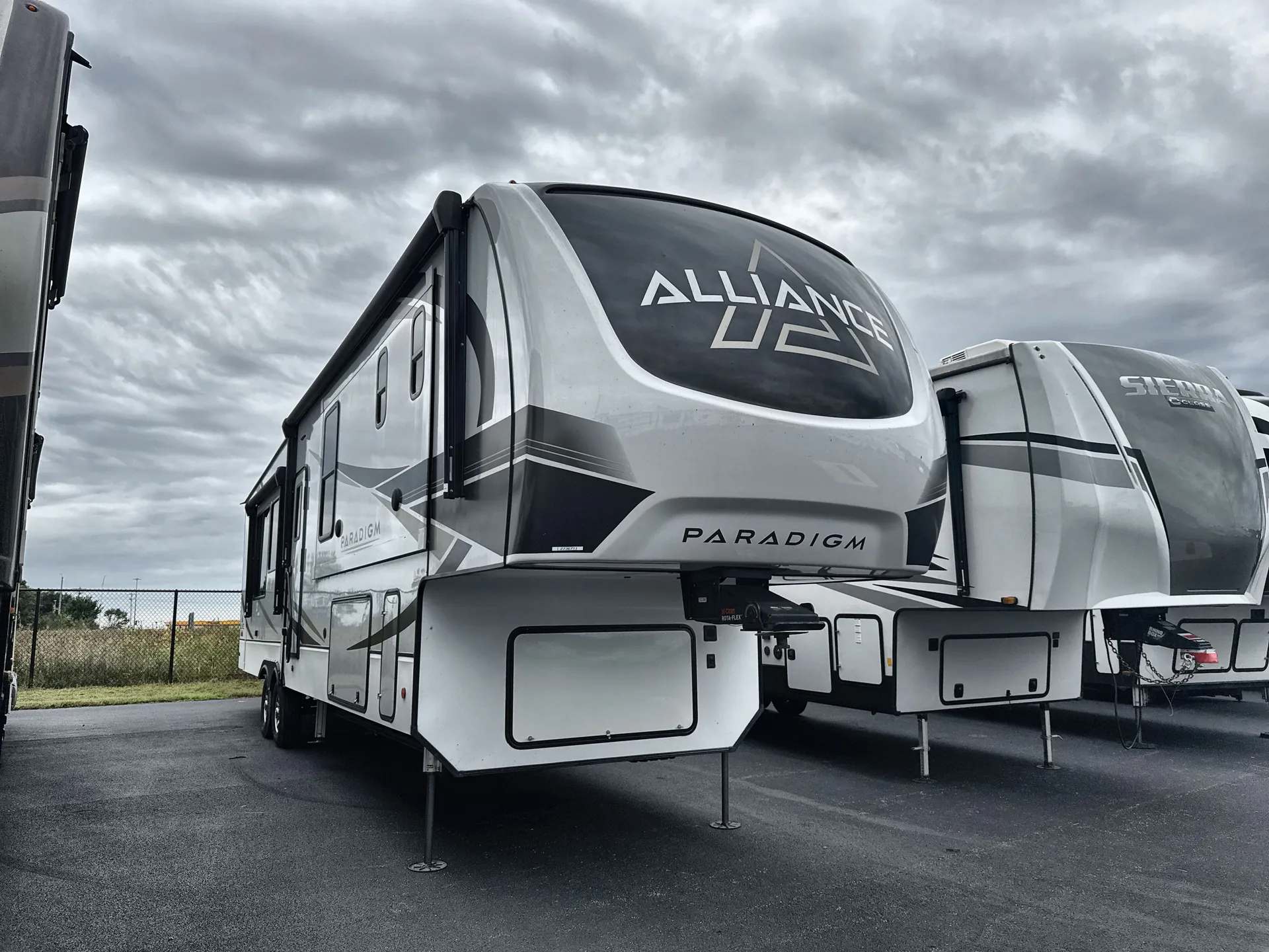 2023 Alliance RV Paradigm 382RK - Photo 2