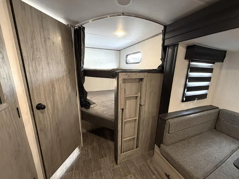 2022 Forest River Cherokee Alpha Wolf 26DBH-L, Photos photo 6
