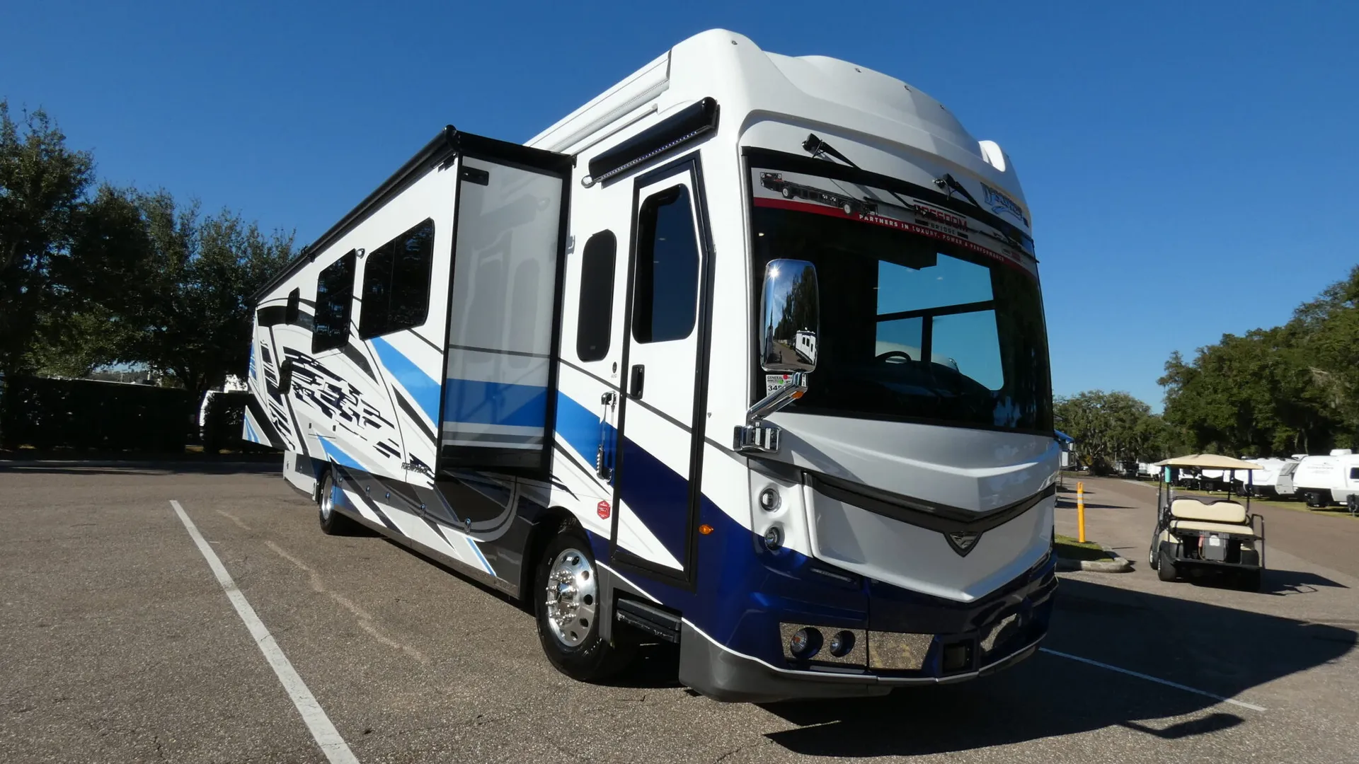 2026 Fleetwood Discovery LXE 40G - Photo 2