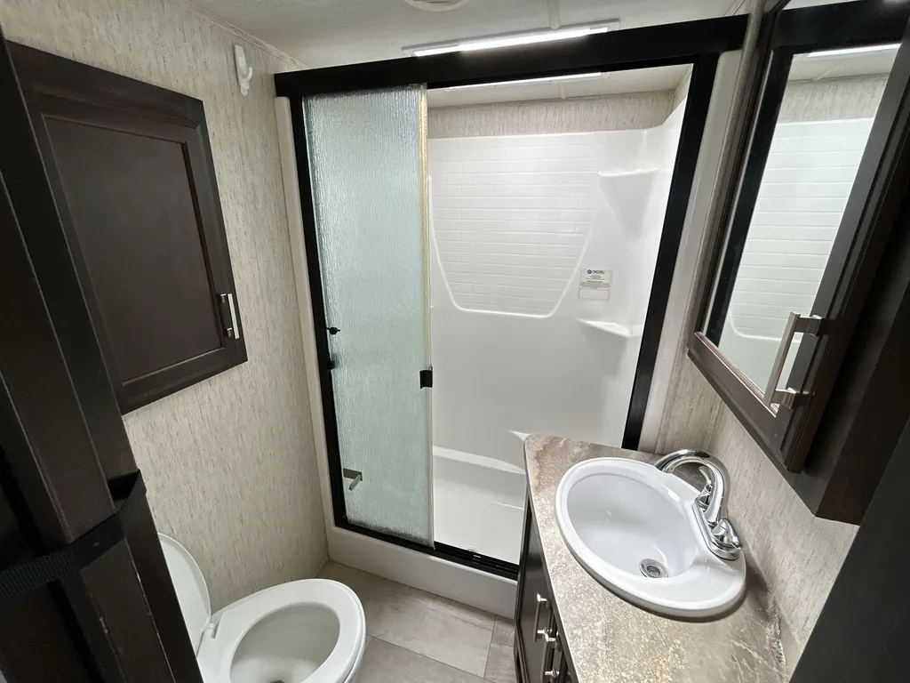 2019 Grand Design Momentum 381M, Photos photo 15