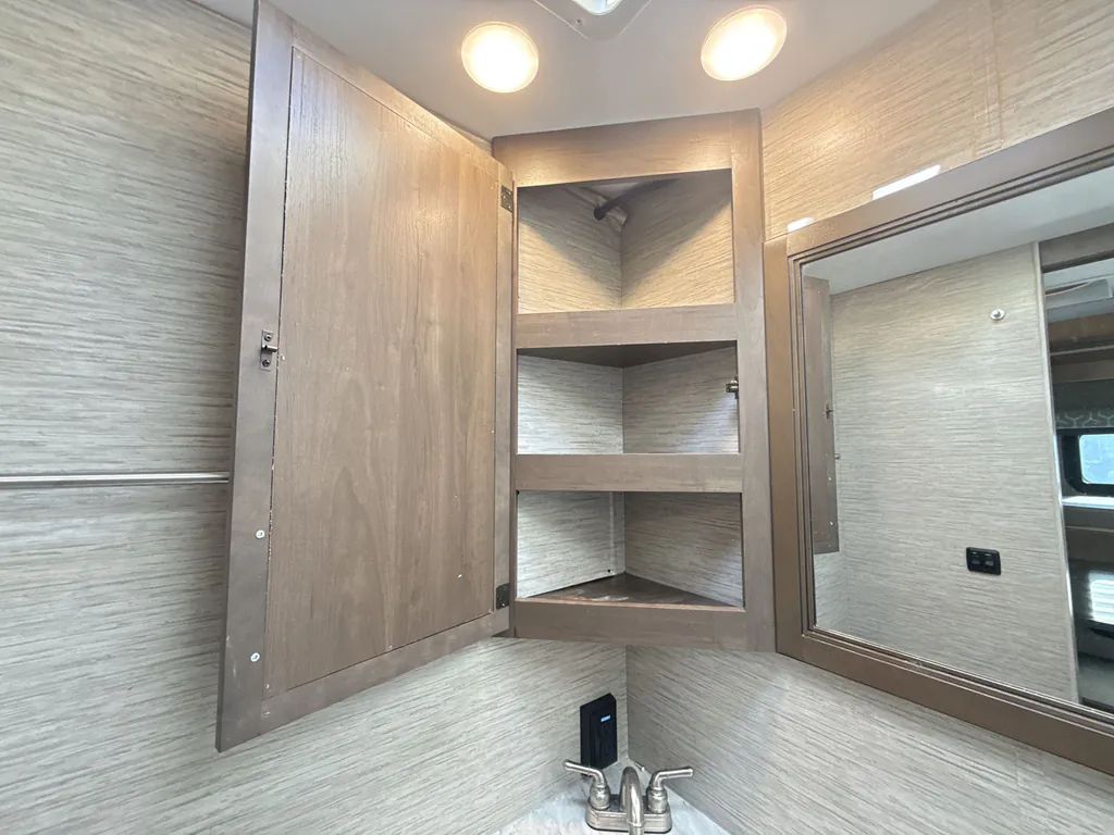 2022 Thor Motor Coach Freedom Traveler A32, Photos photo 24
