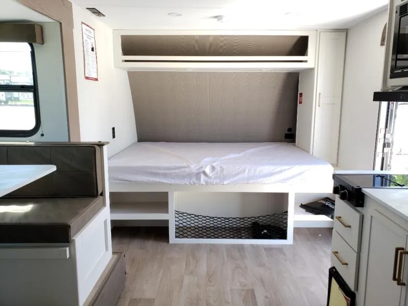 2027 Grand Design Transcend One 161DB - Photo 4