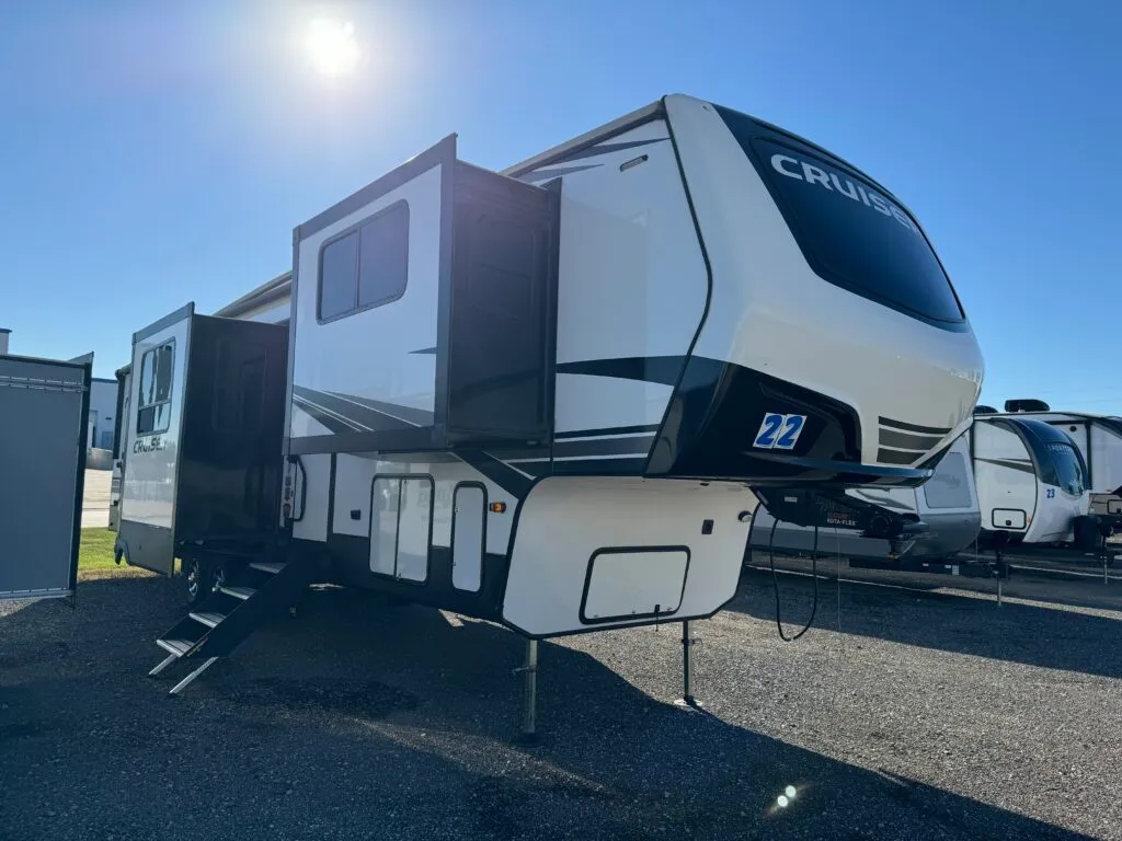 2022 CrossRoads Cruiser 3841FL - Photo 2