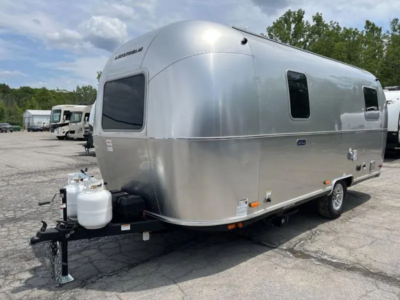 2027 Airstream World Traveler 22RB - Photo 2