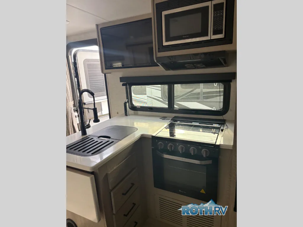 2021 Forest River Flagstaff Micro Lite 25BRDS, Photos photo 11