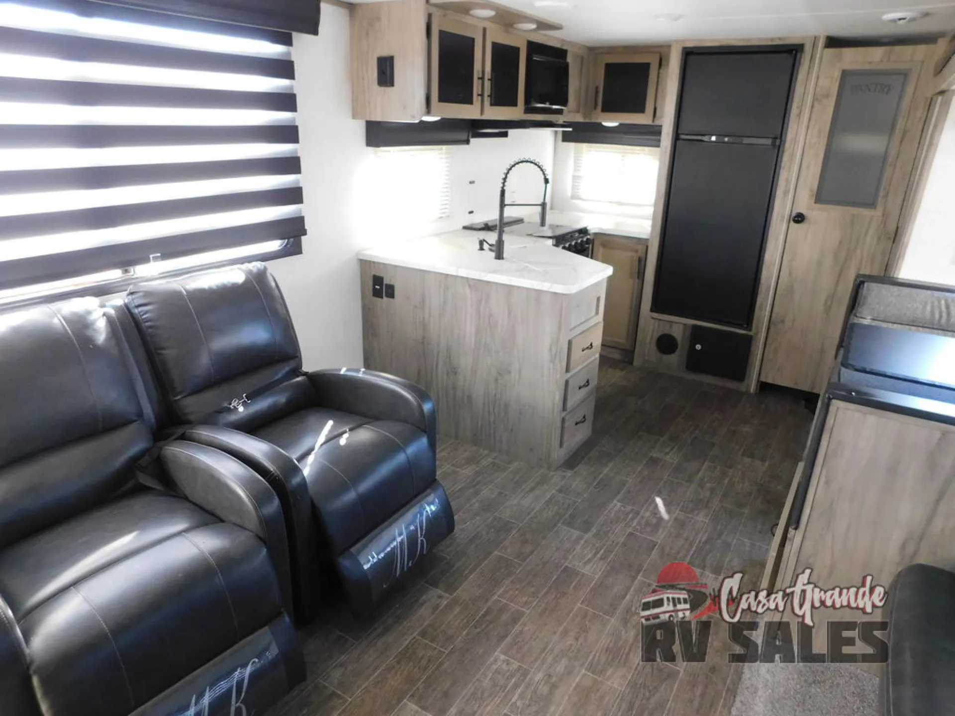 2021 Forest River Cherokee Alpha Wolf 27RK-L — Photo 5