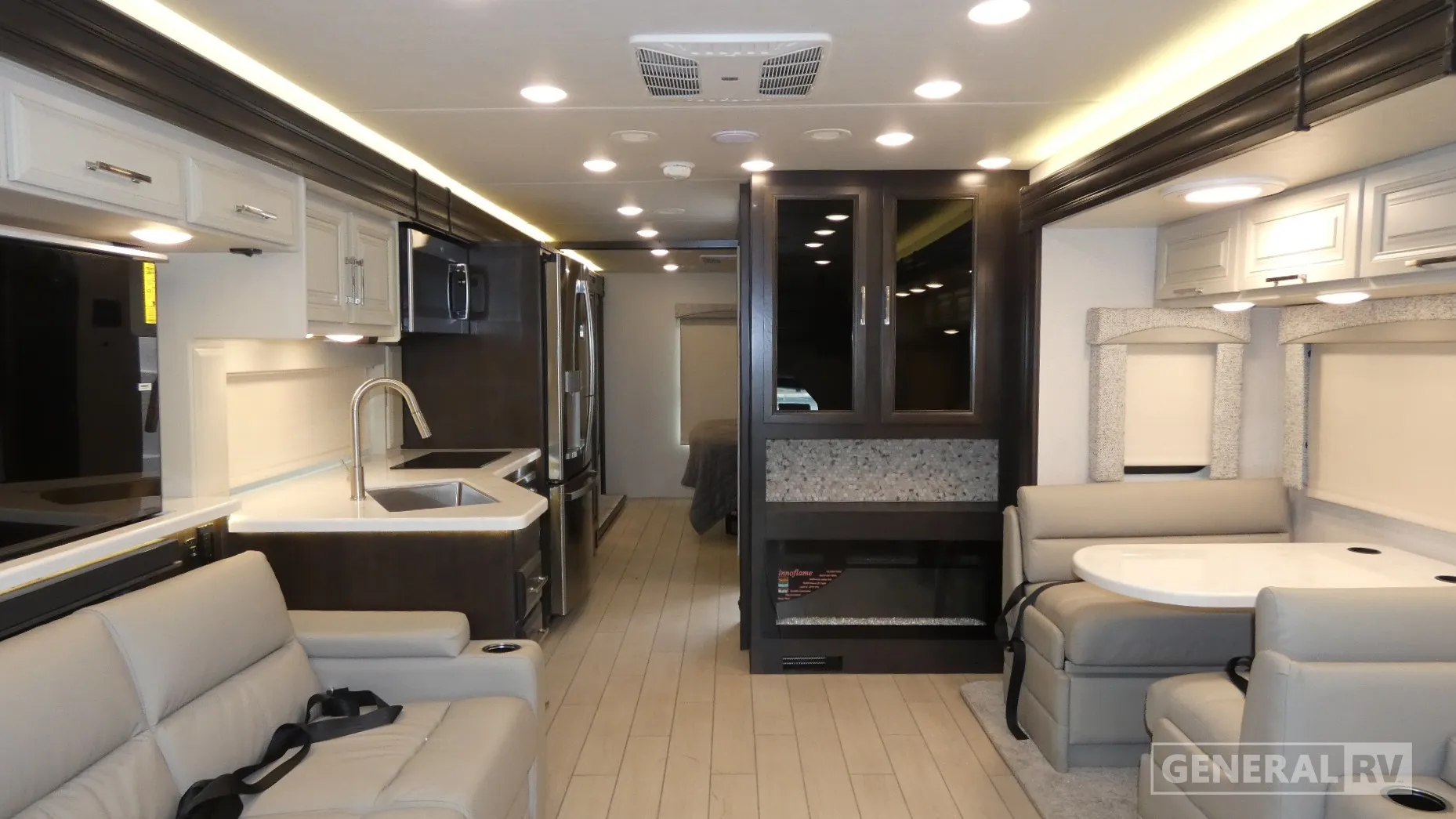 2026 Entegra Coach Accolade XL 37M - Photo 3