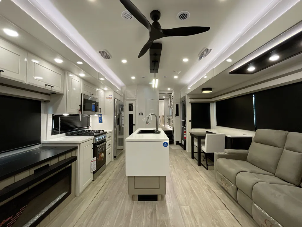 2027 Jayco Pinnacle 36FBTS, Photos photo 3