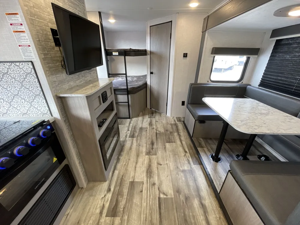 2023 coleman Coleman Light 2455BH - Photo 3