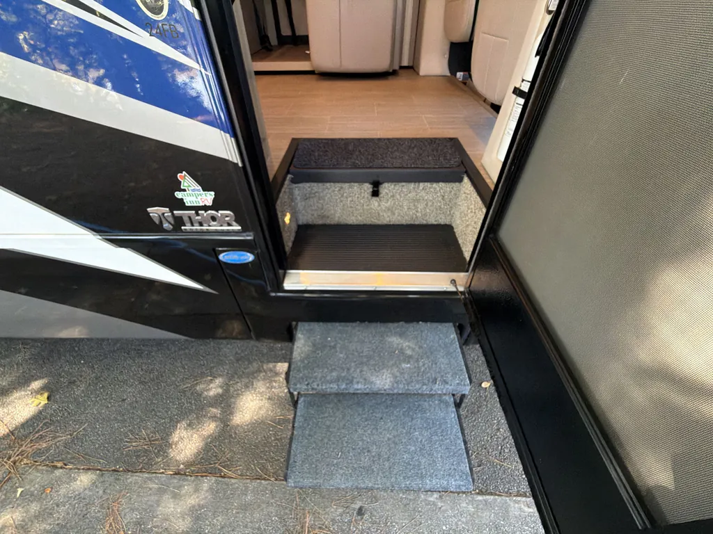 2021 Thor Motor Coach Tiburon 24FB, Photos photo 26