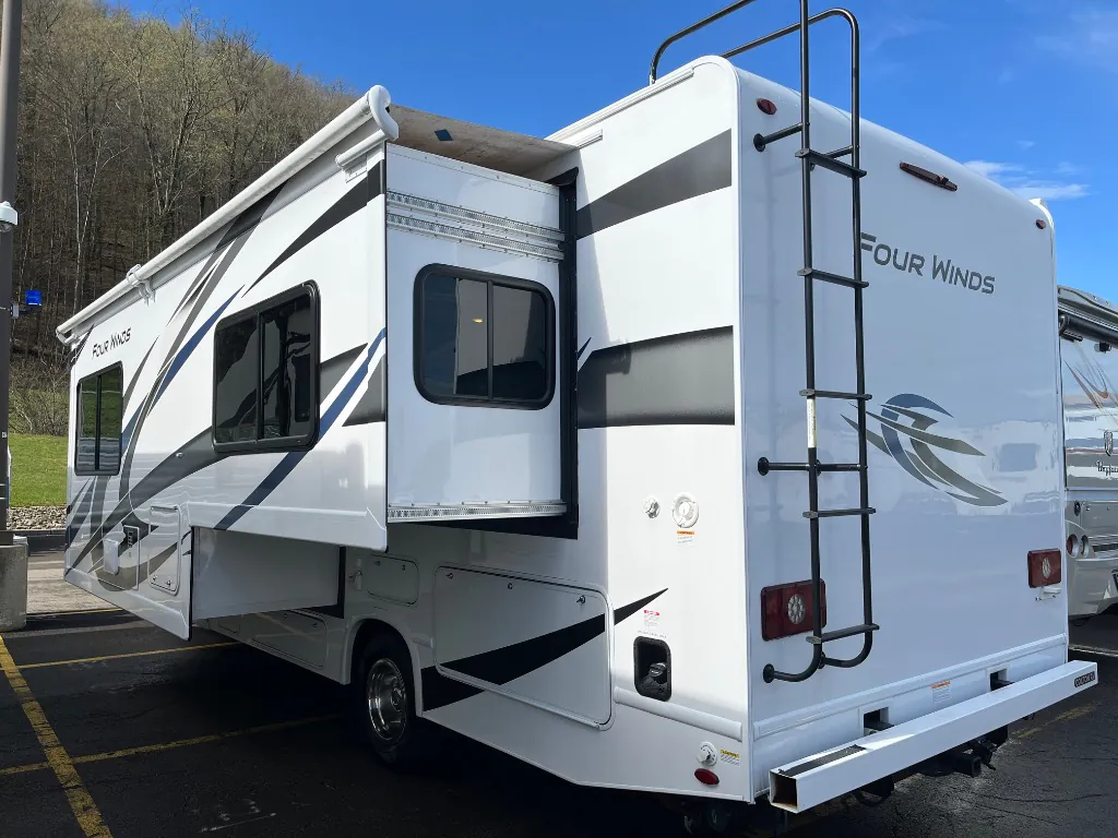 2023 Thor Motor Coach Four Winds 27R - Photo 4
