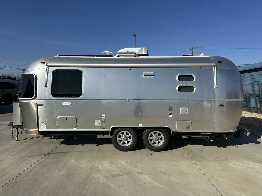 2025 Airstream Flying Cloud 23FB - Photo 4