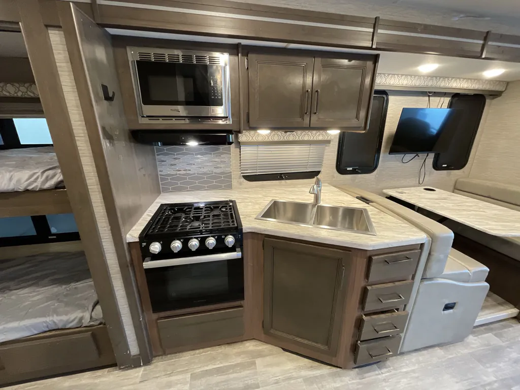 2022 Thor Motor Coach Freedom Traveler A32, Photos photo 3