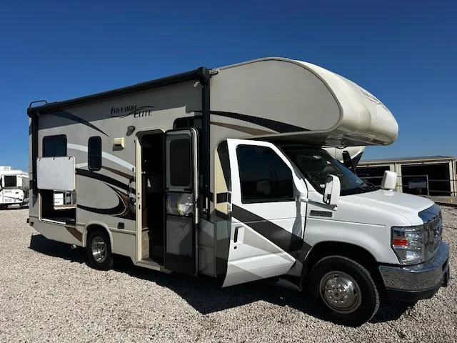 2017 Thor Motor Coach Freedom Elite 23H - Photo 2