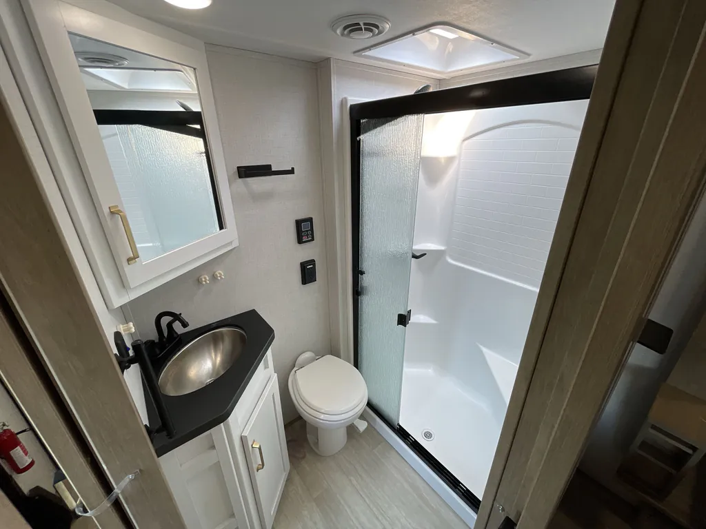 2025 Keystone Raptor 415, Photos photo 13