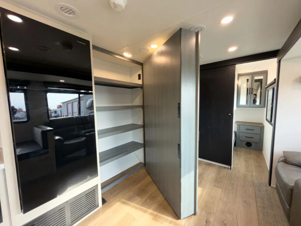 2027 Forest River Solaire 3150TBSS, Photos photo 29