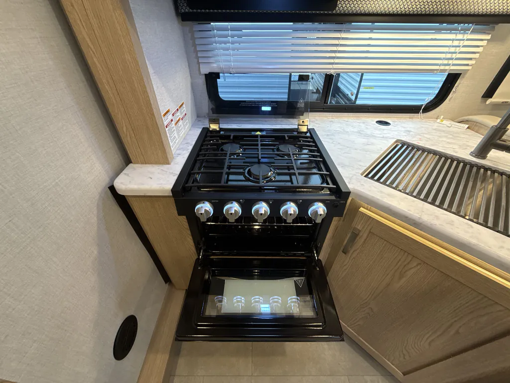 2026 Thor Motor Coach Freedom Elite 28HE, Photos photo 11