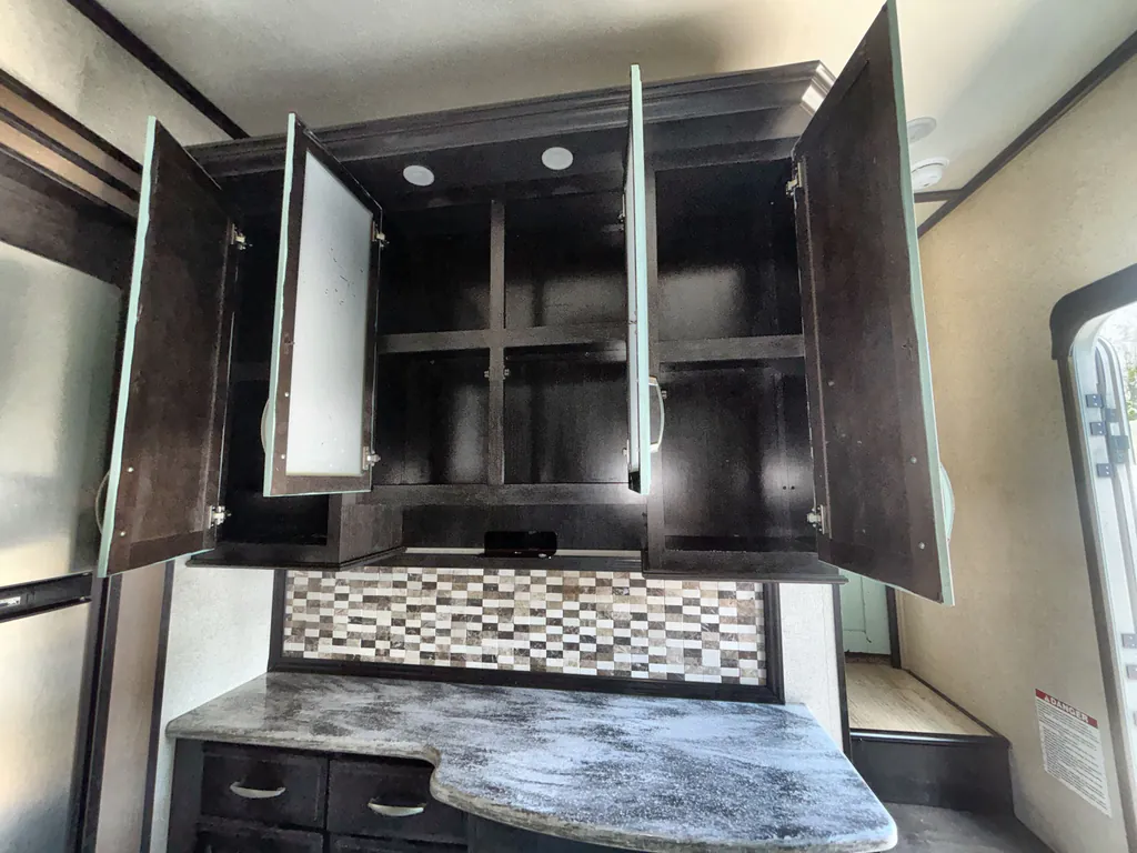 2015 Grand Design Momentum 380TH, Photos photo 12